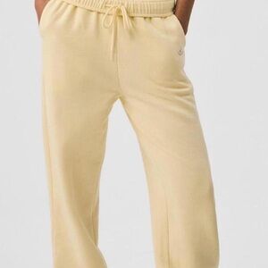 Alo accolade sweatpants - yellow- size small - pre-loved in great condition